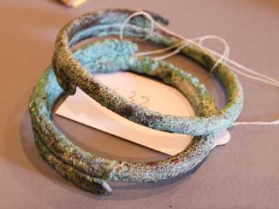 ...bracciali in bronzo...